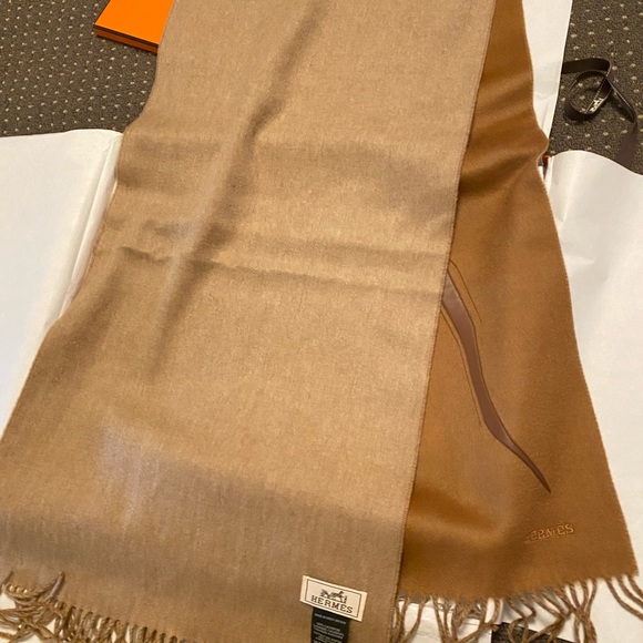 100% Authentic Hermes Cashmere Scarf Sold Out Online - Picture 9 of 16